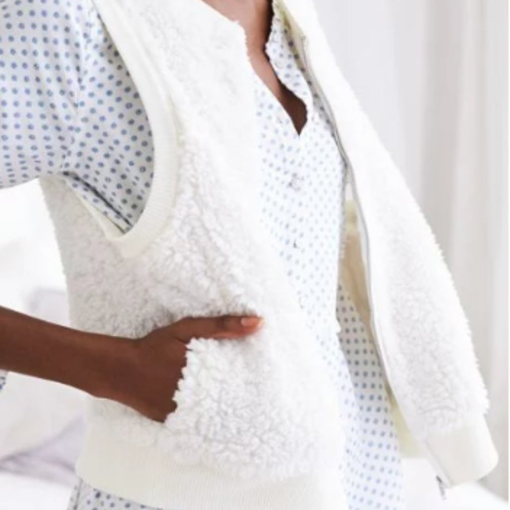 NWT White Aerie Faux Fur vest M